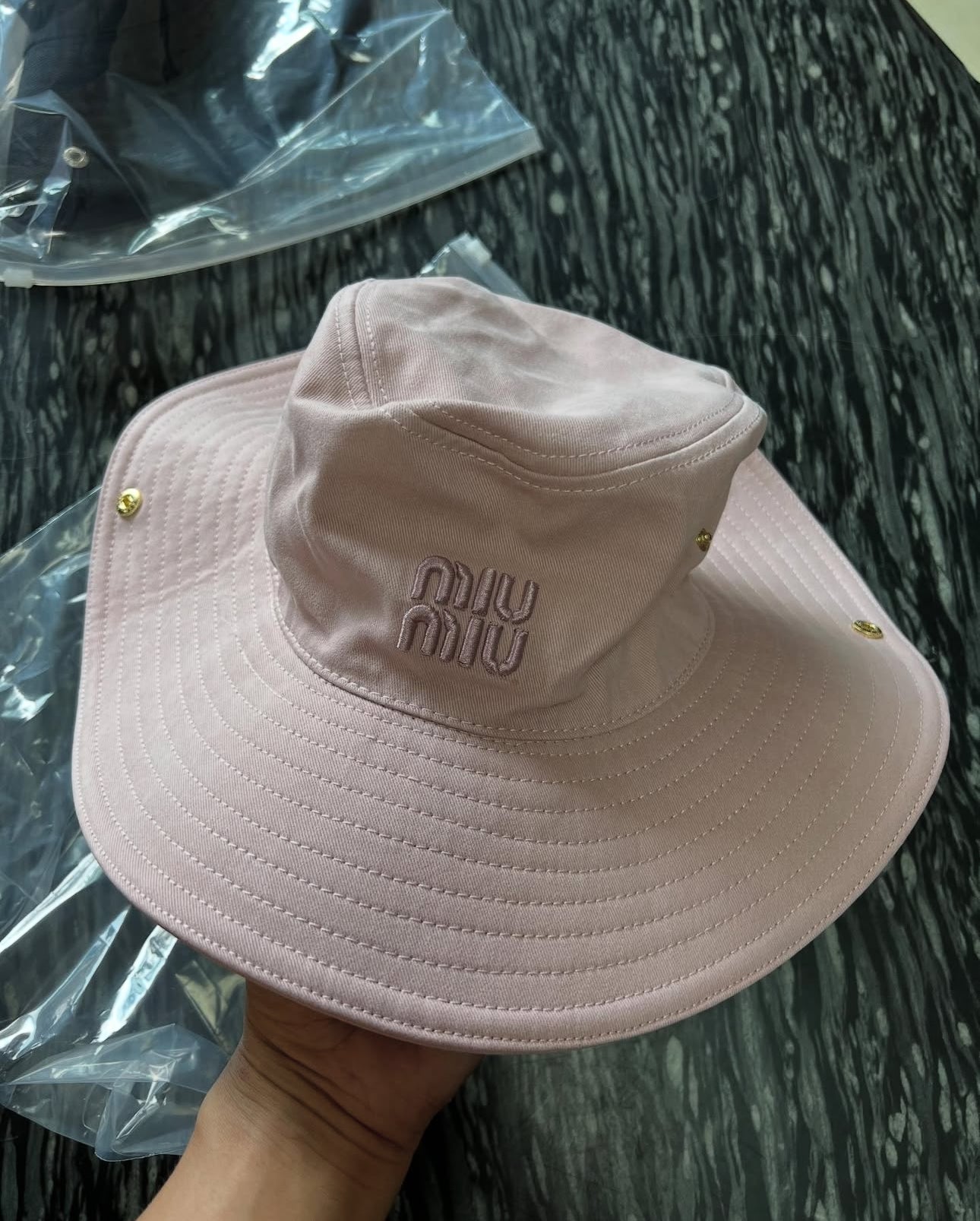 Logo Hat