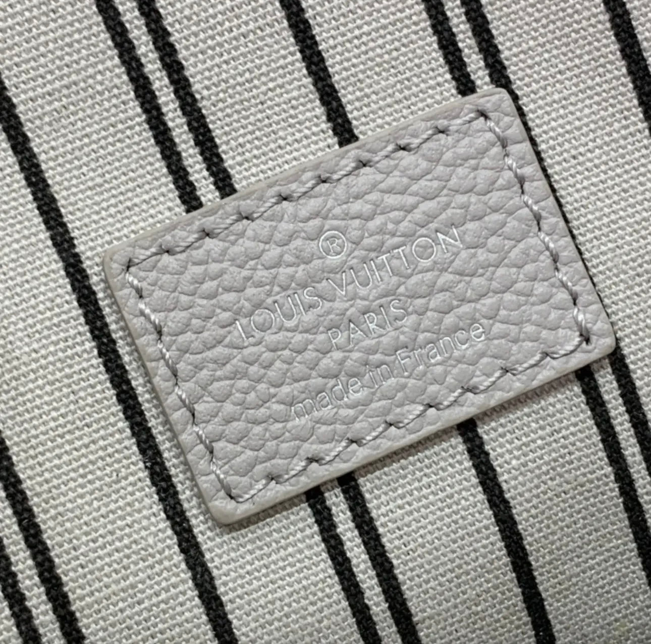 Pochette Metis