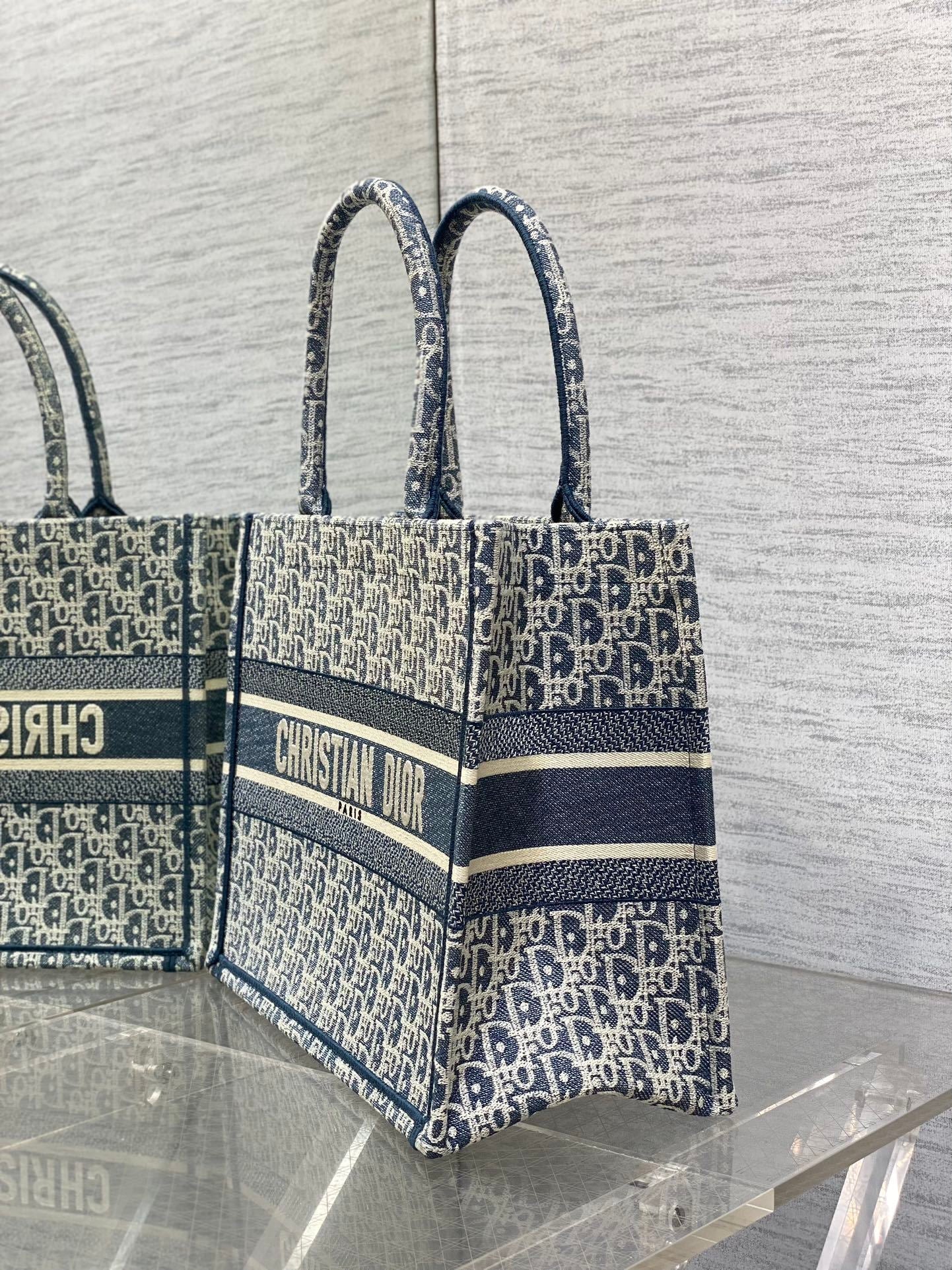 Medium Book Tote