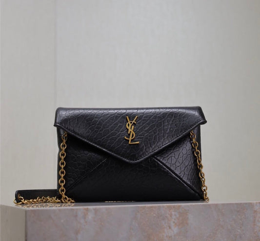 Cassandre Pouch
