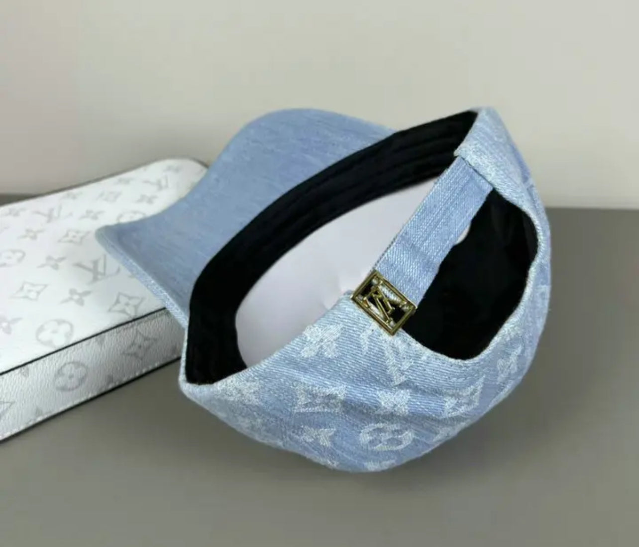 Logo Hat