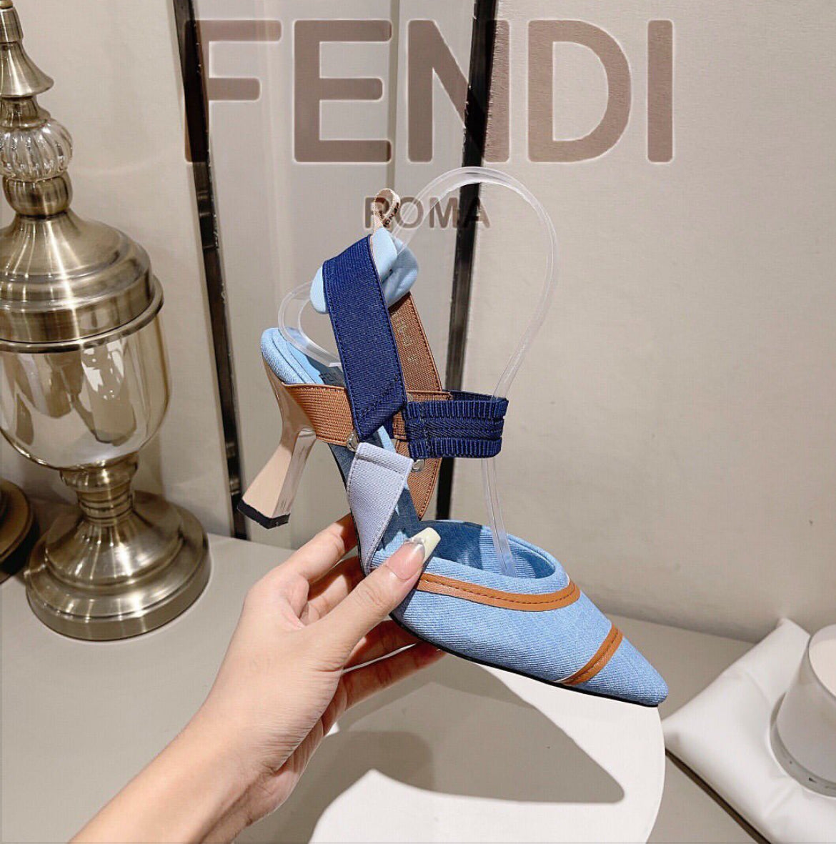 Colabri Pumps