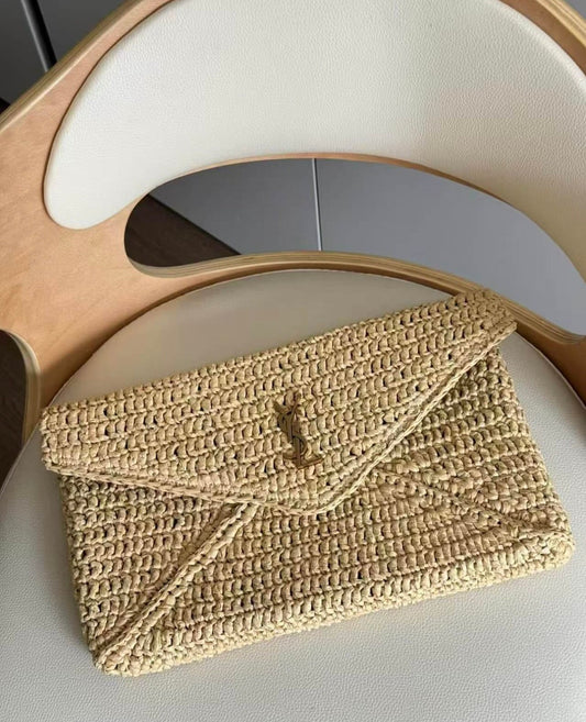 Cassandre Envelope Pouch