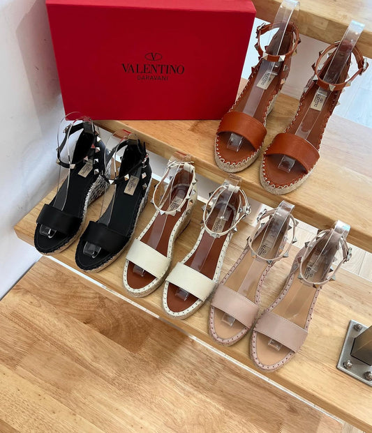 Rockstud Wedges