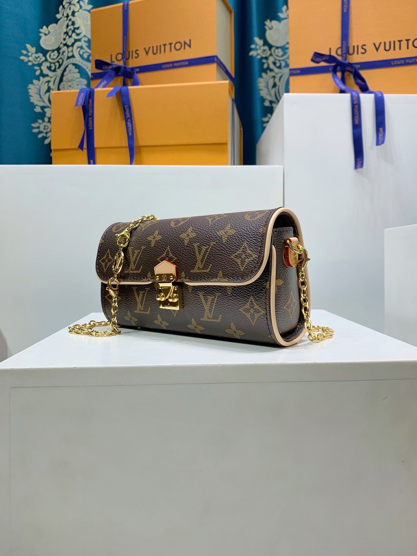 Camille Pochette