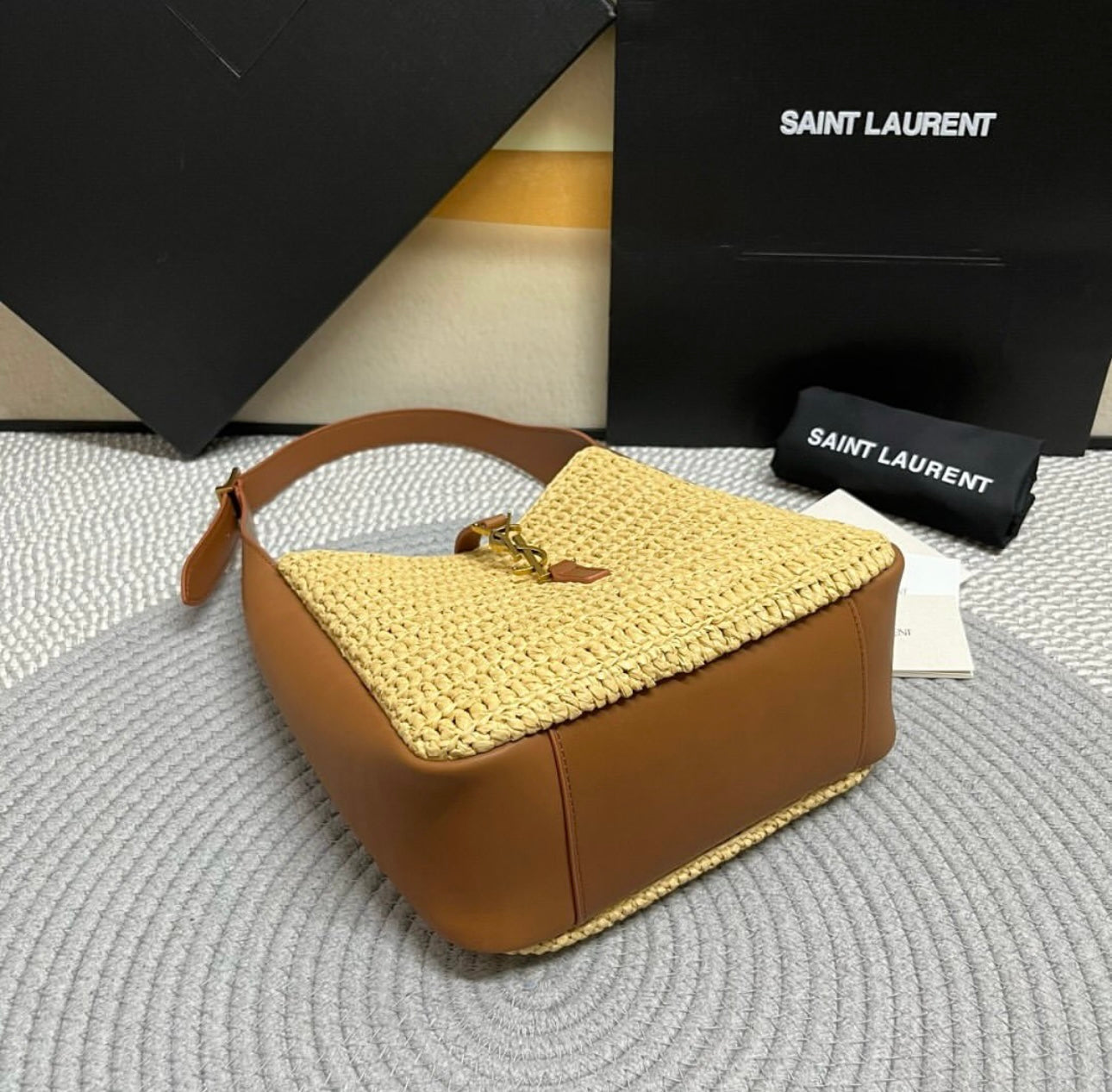 Le 5 Raffia
