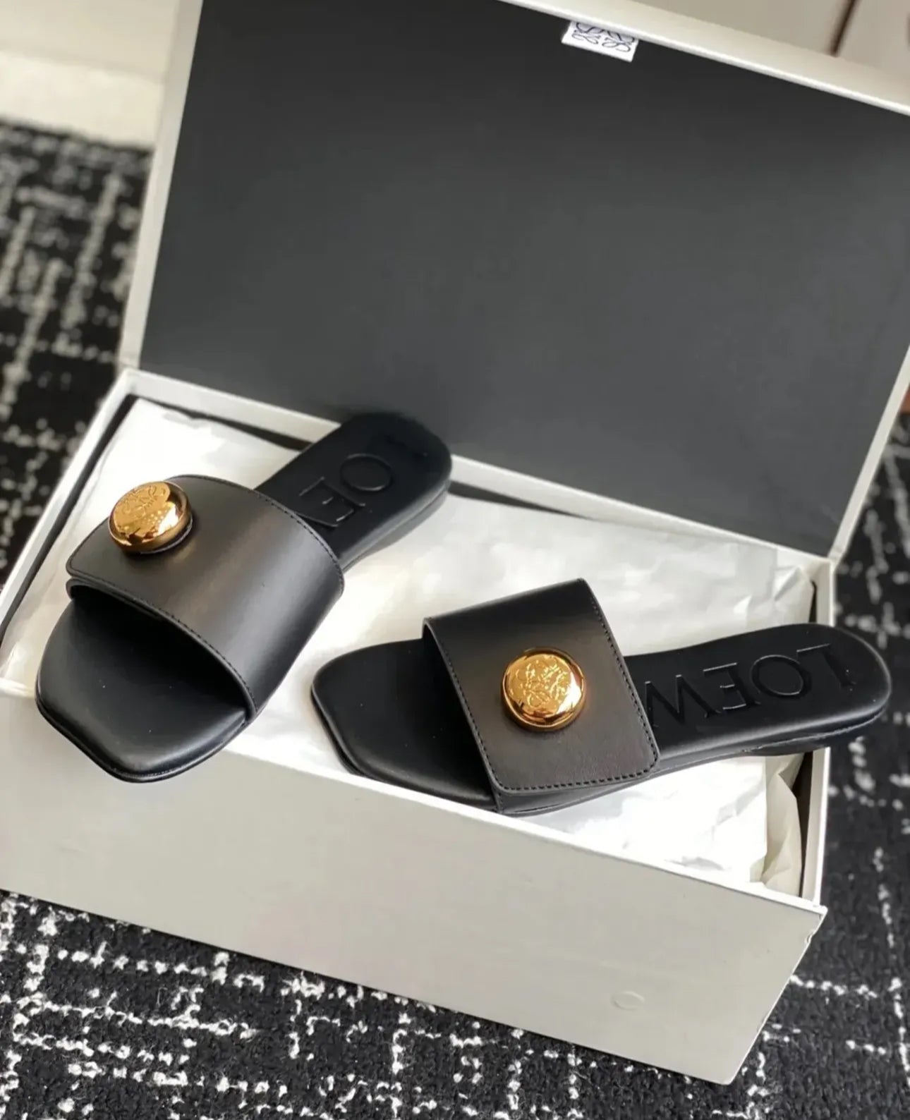 Pebble Mules