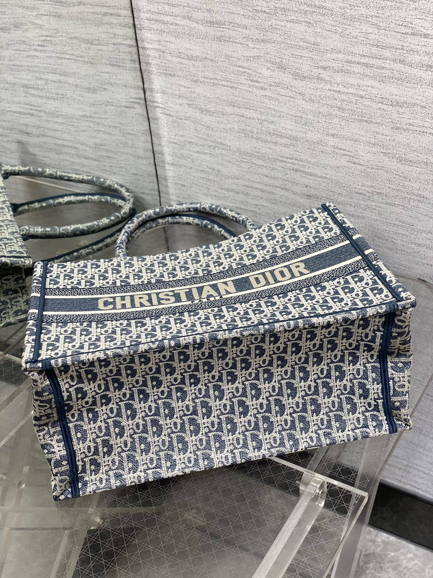 Medium Book Tote