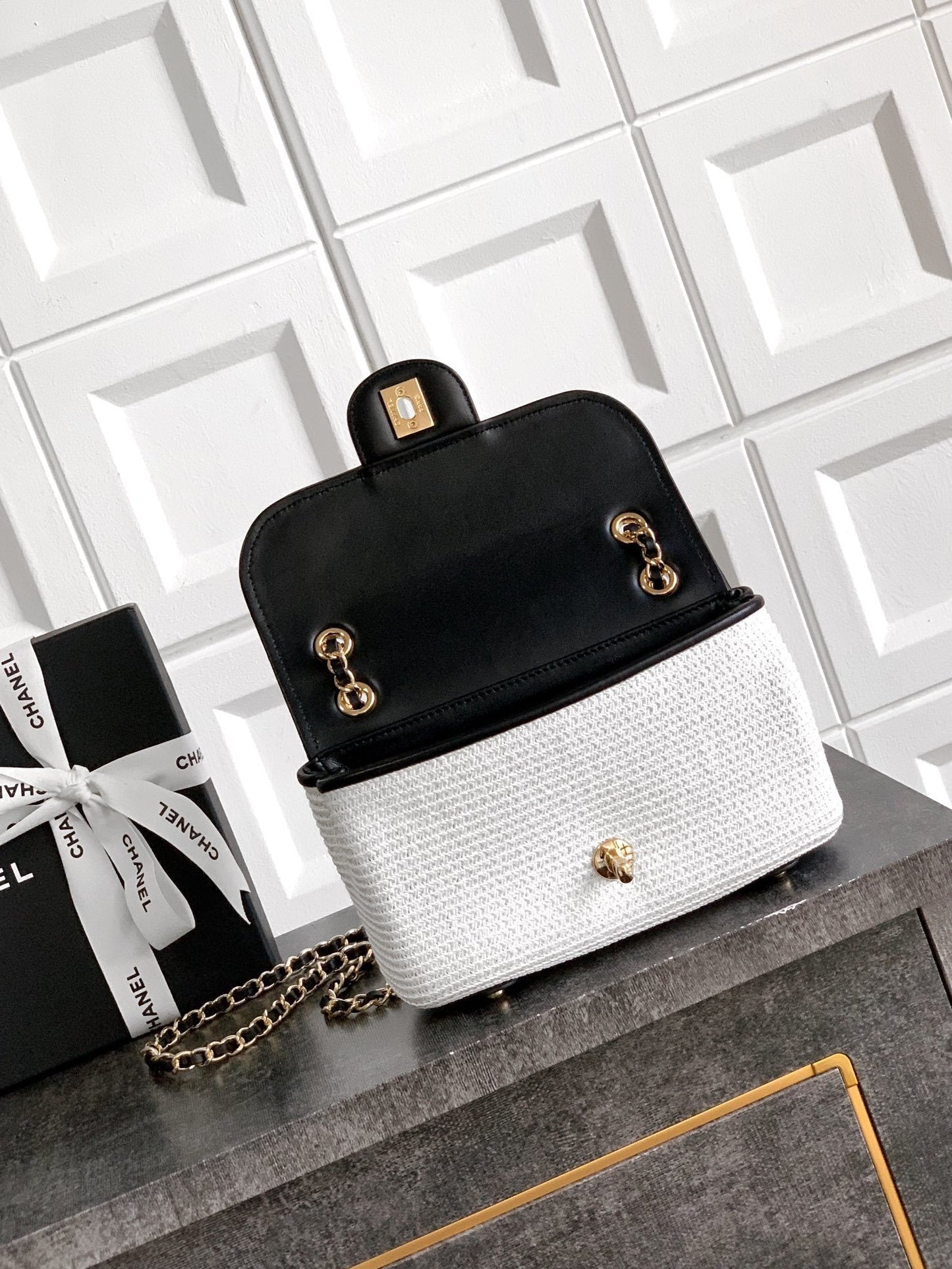 Raffia Classic Flap