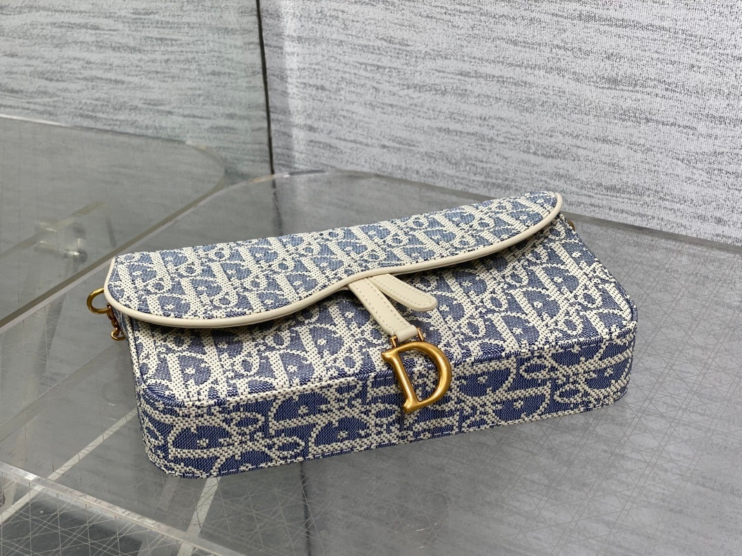 Saddle Clutch
