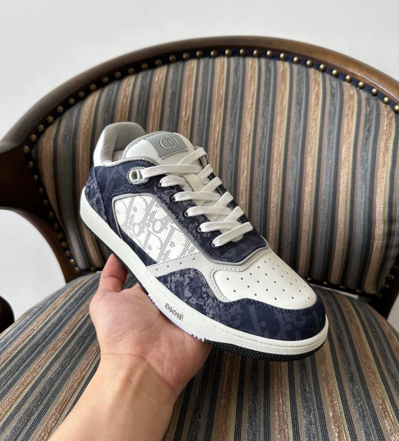 B27 Sneaker
