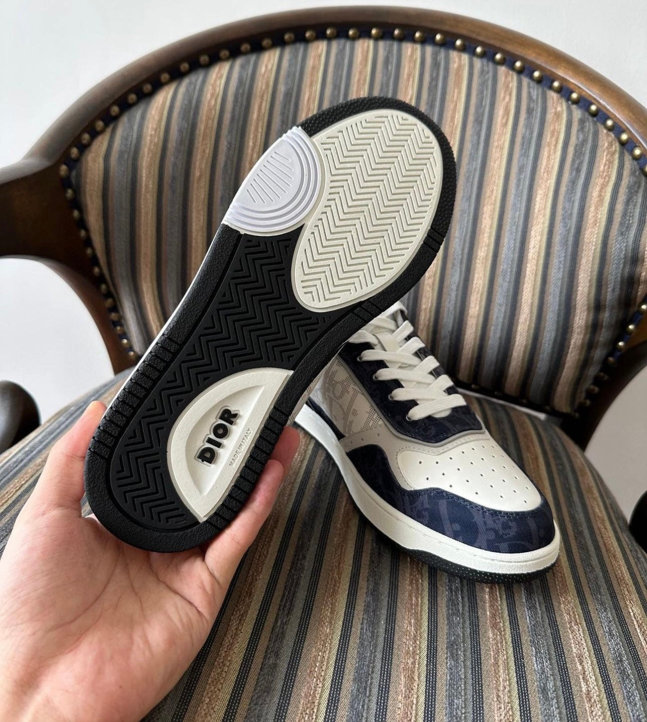 B27 Sneaker