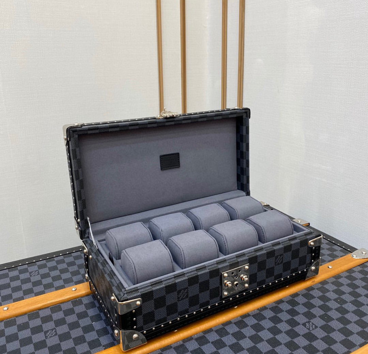 8 Watch Case