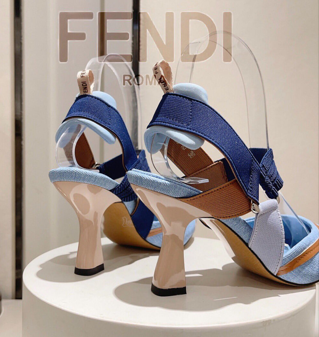 Colabri Pumps