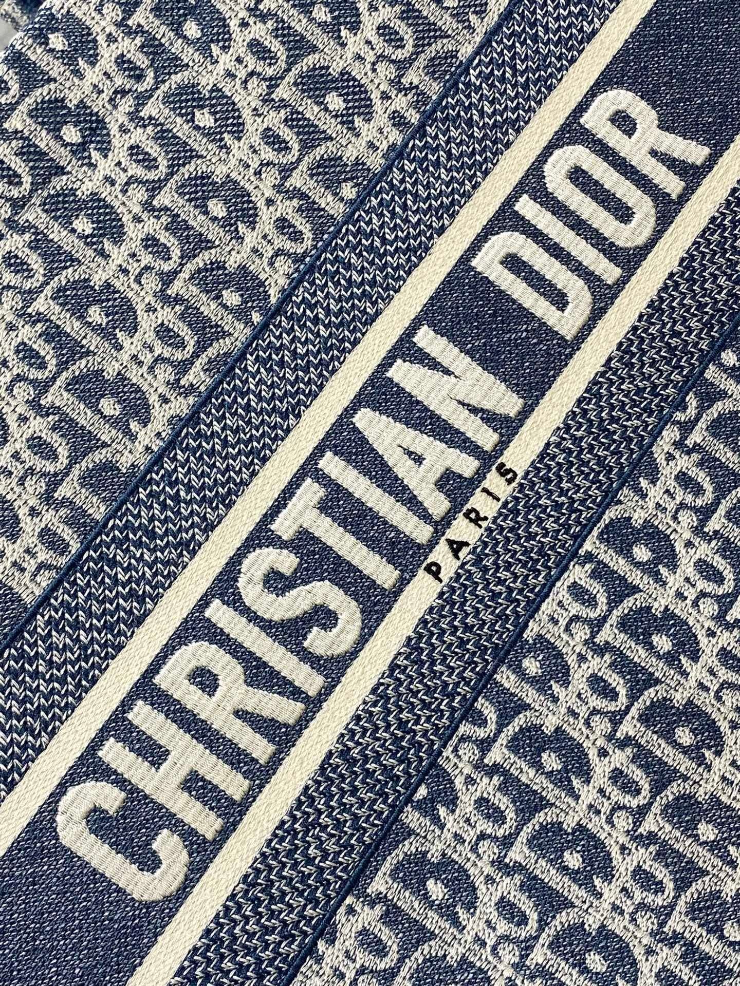 Medium Book Tote