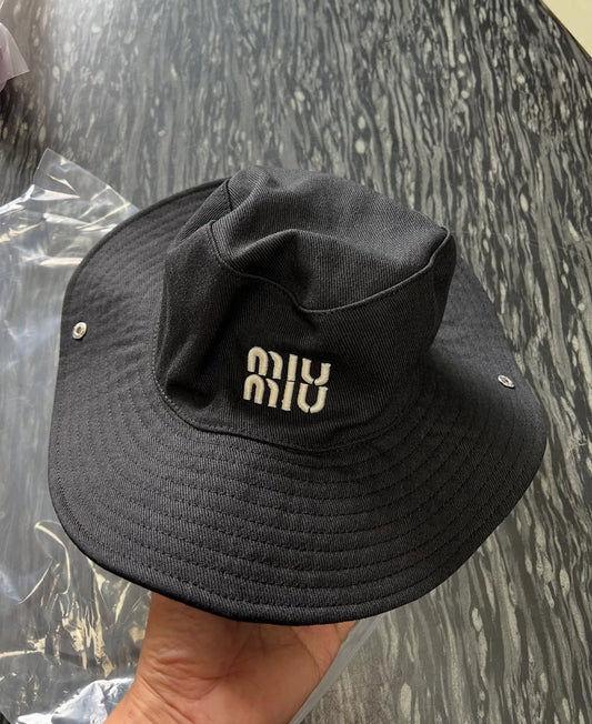 Logo Hat