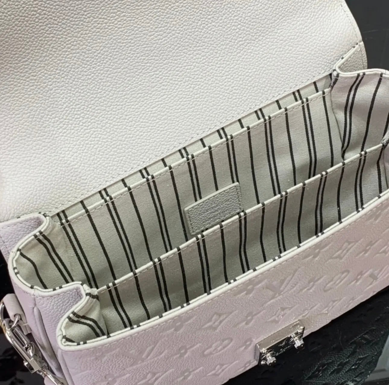 Pochette Metis