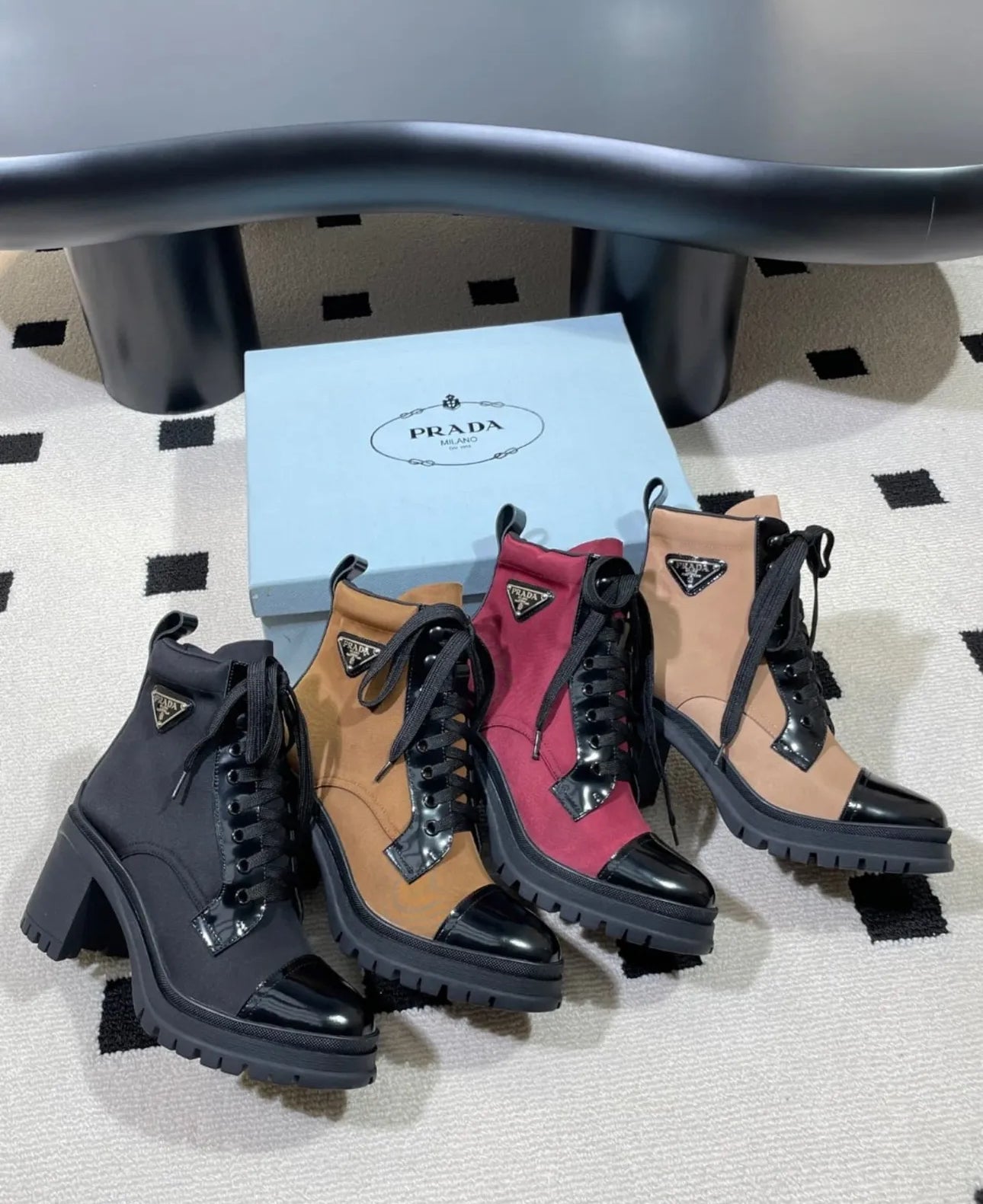 Logo Boots