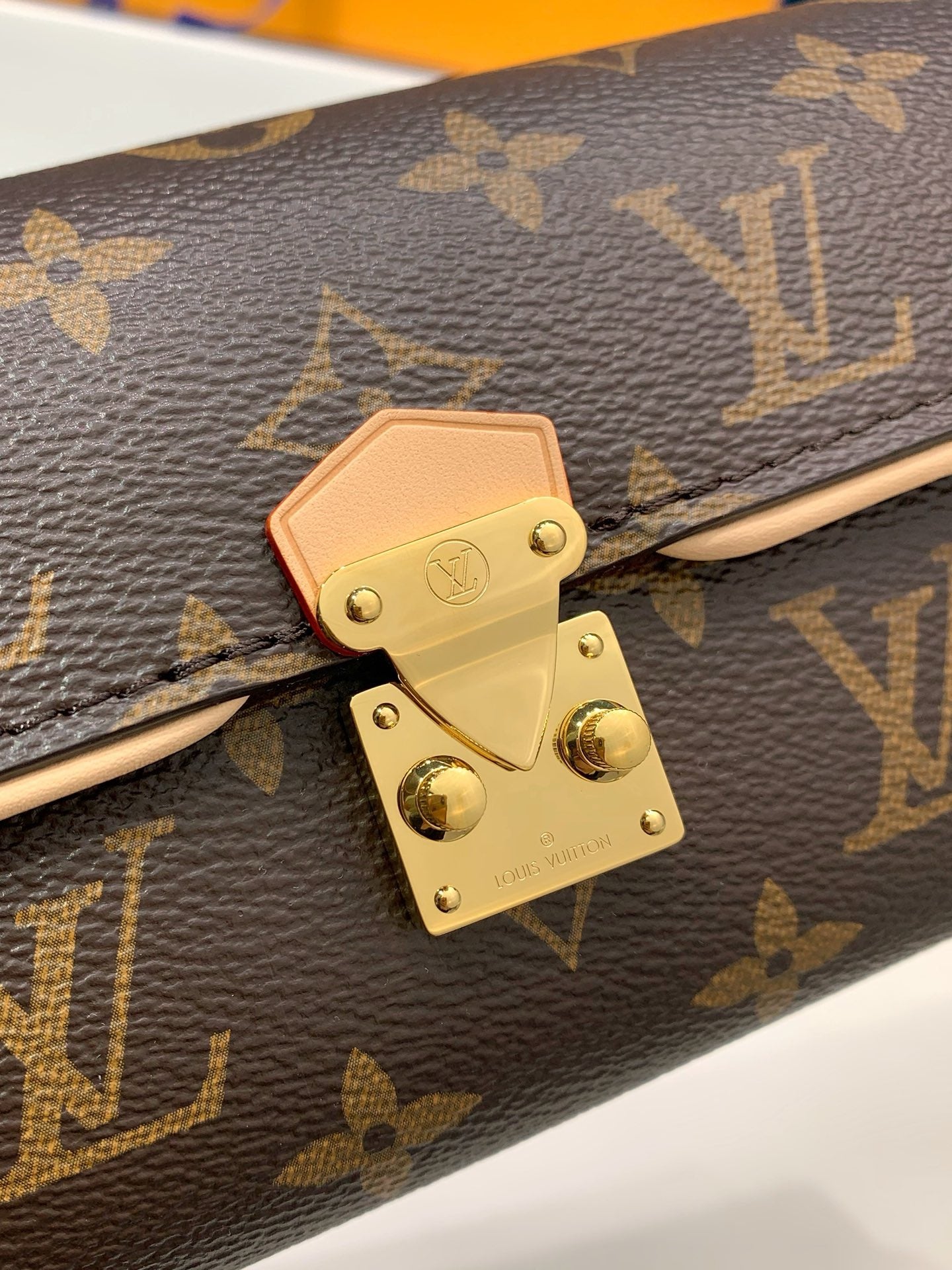 Camille Pochette