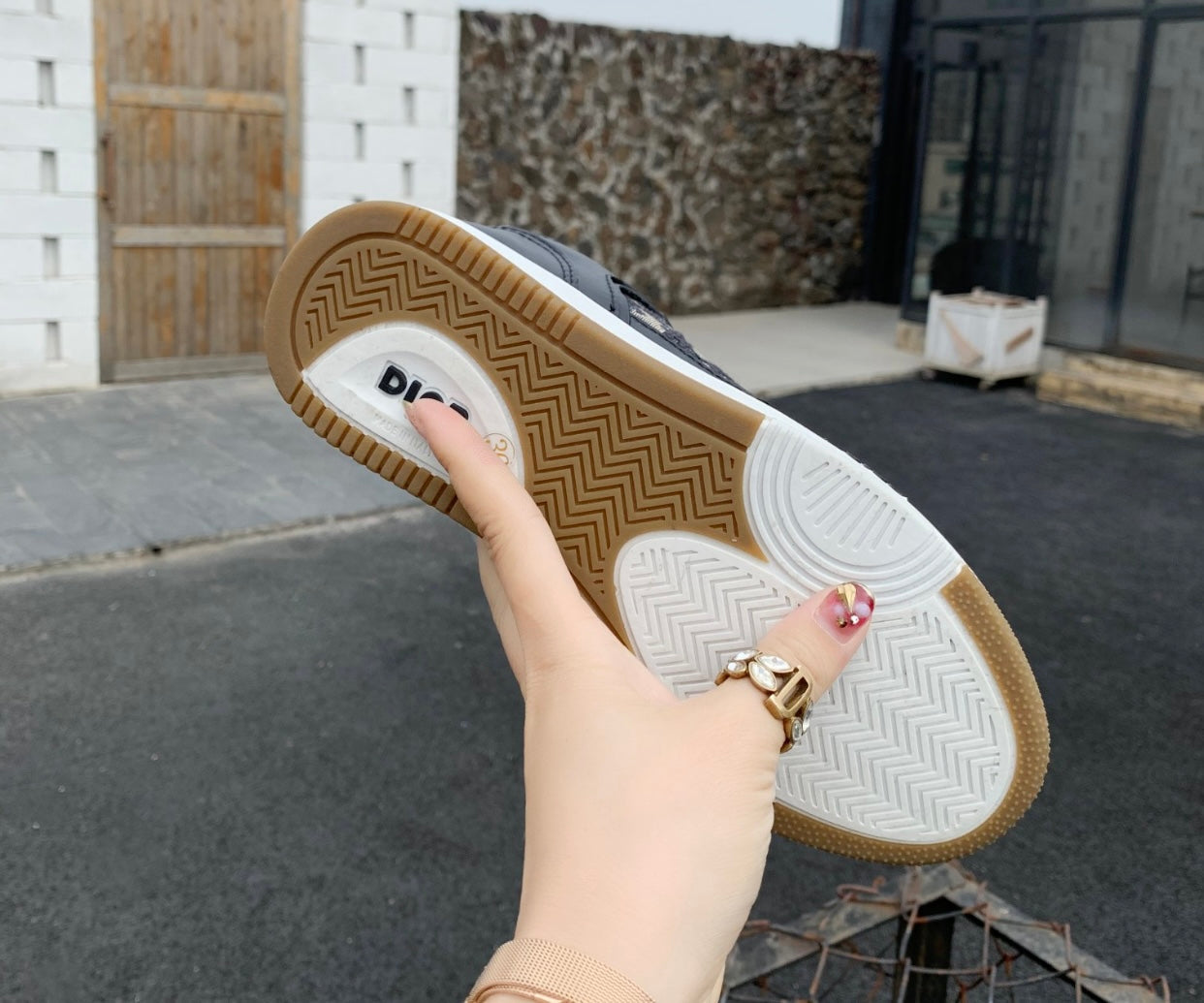 B27 Sneaker
