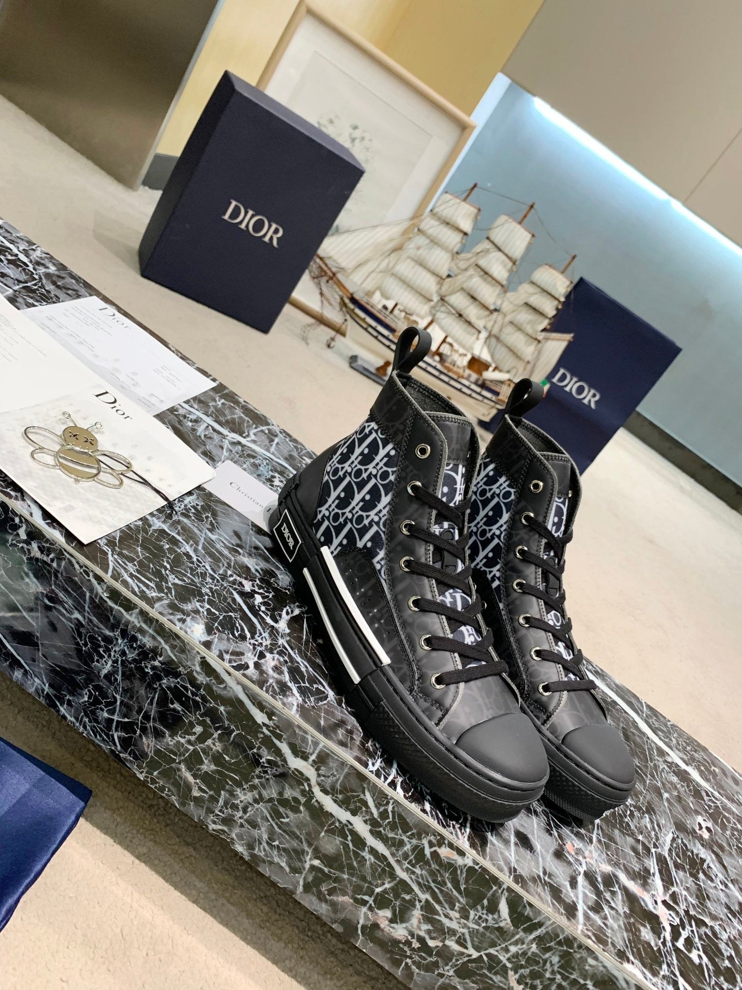 B23 Sneaker