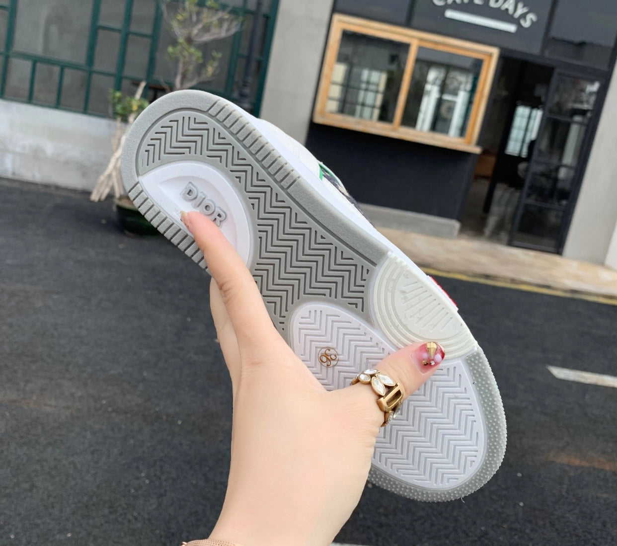 B27 Sneaker