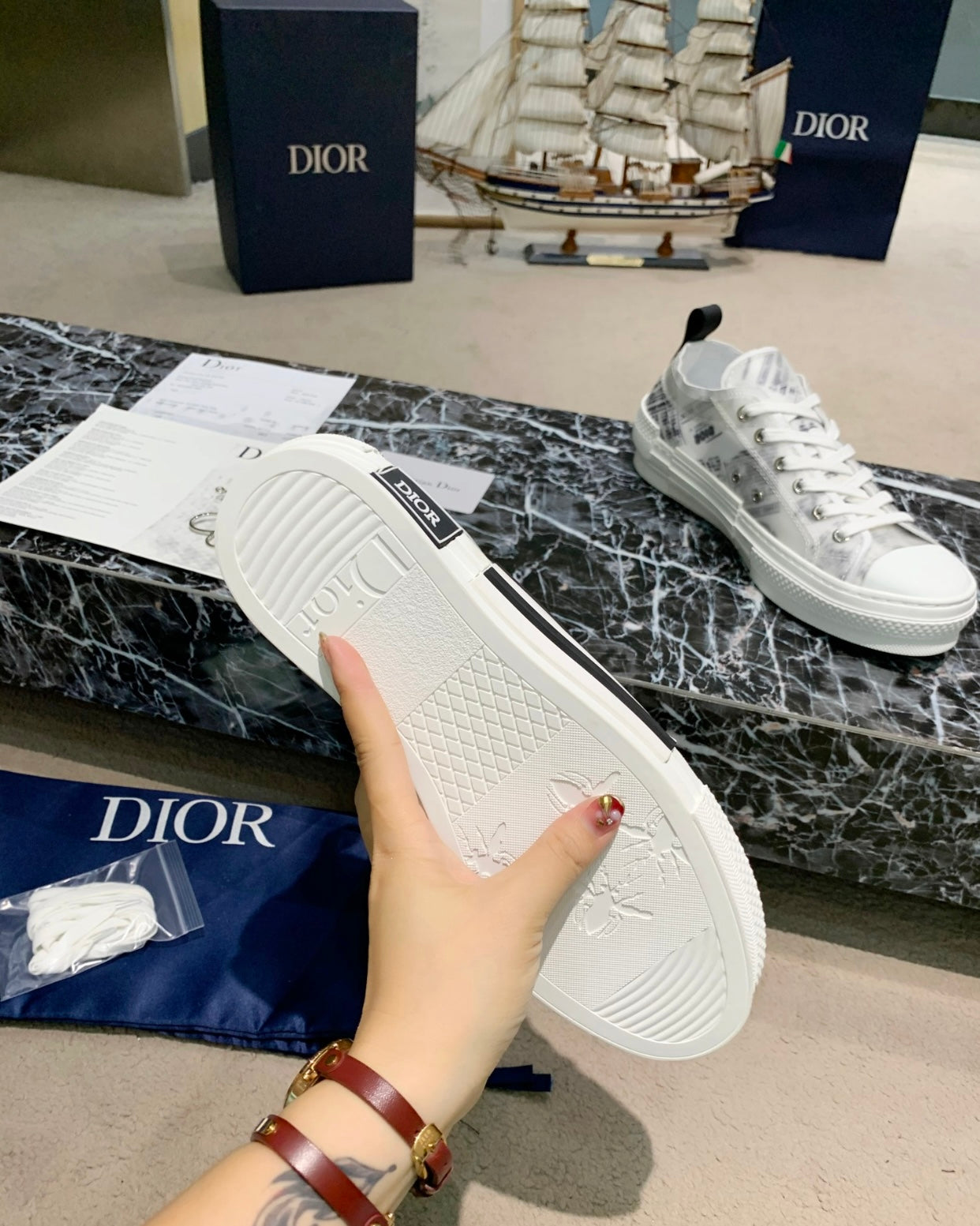 B23 Sneaker