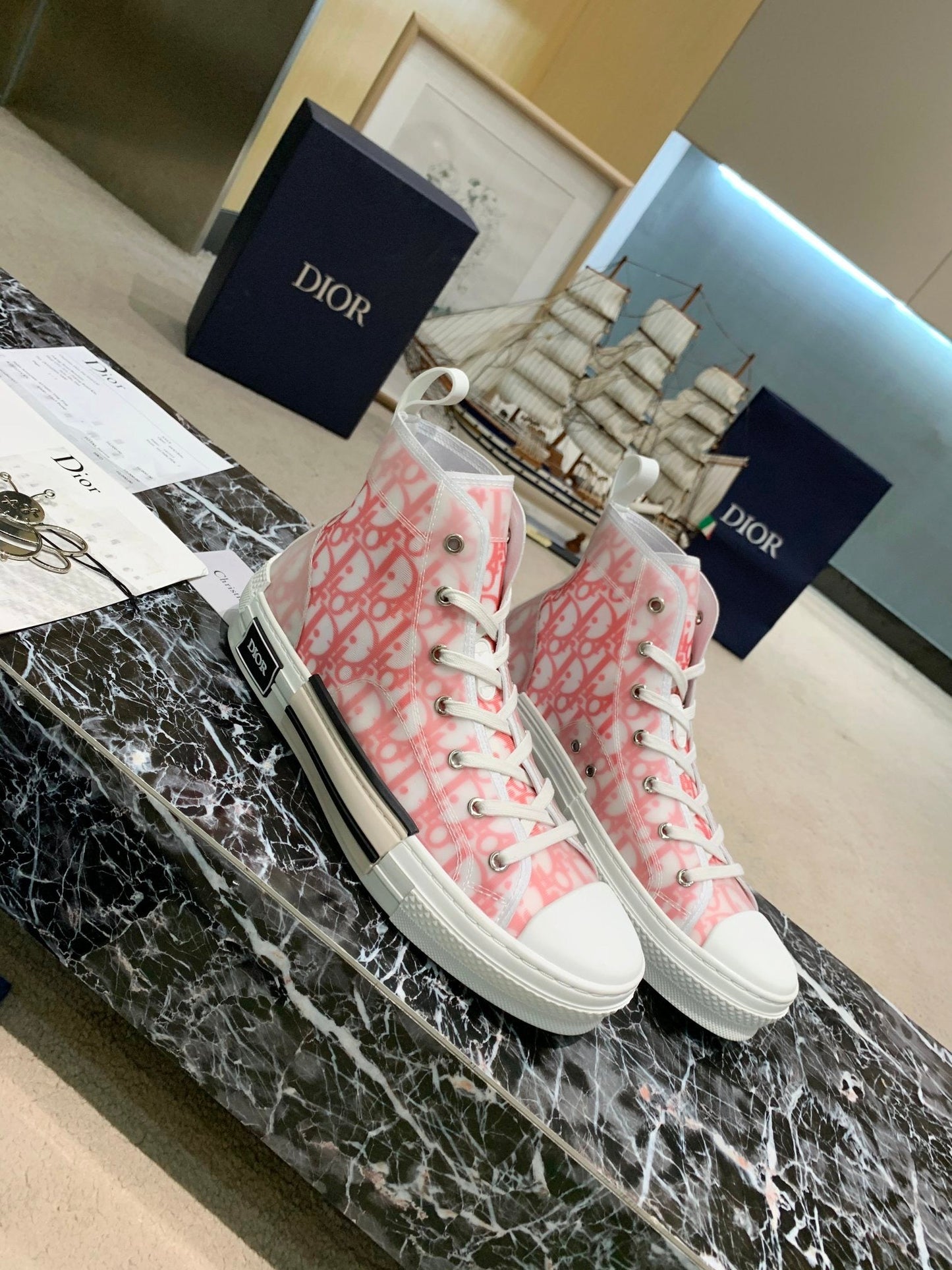 B23 Sneaker