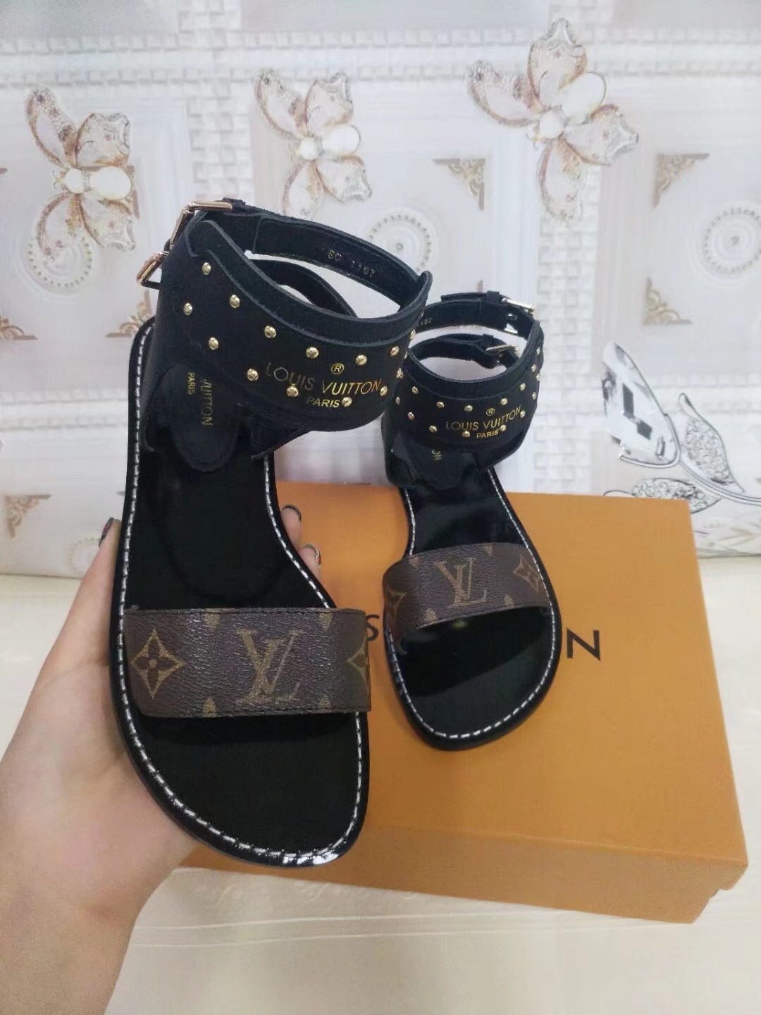 Nomad Flat Sandals