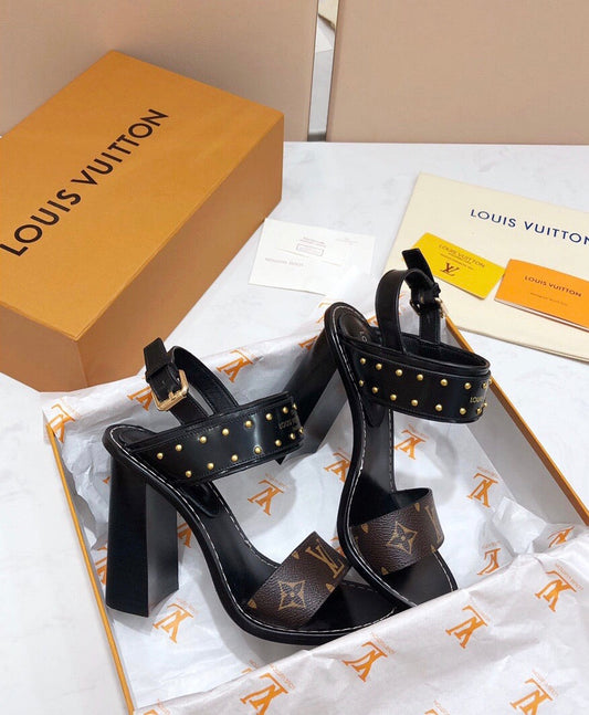 Nomad Sandals