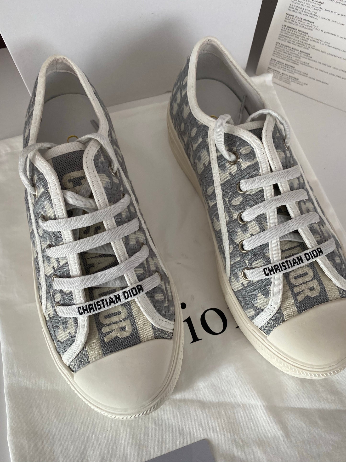 Walk N Dior
