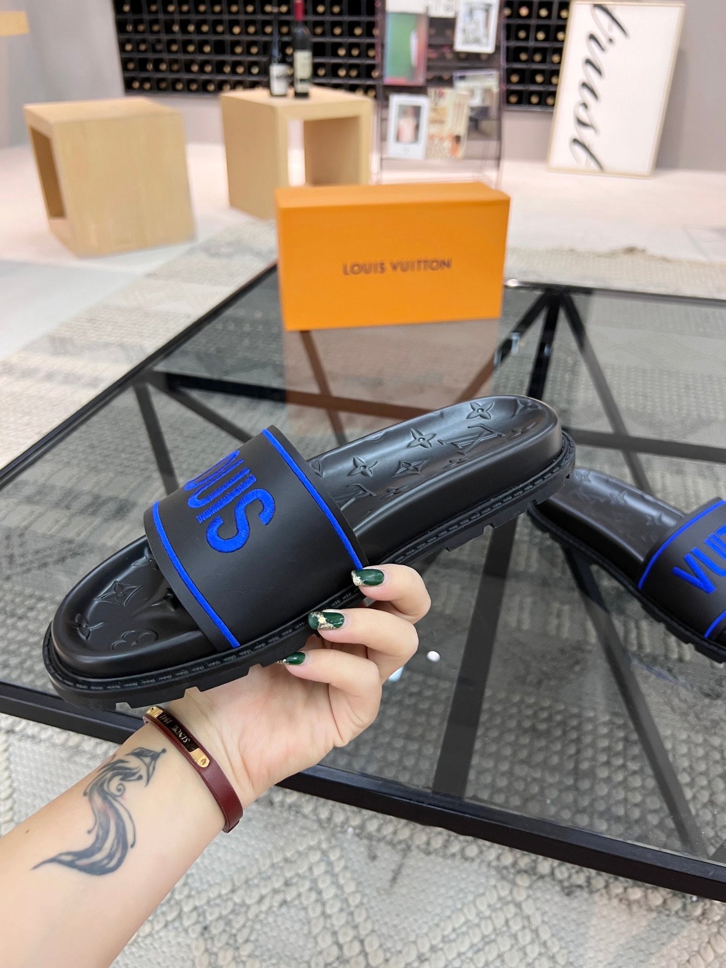 Logo Slides