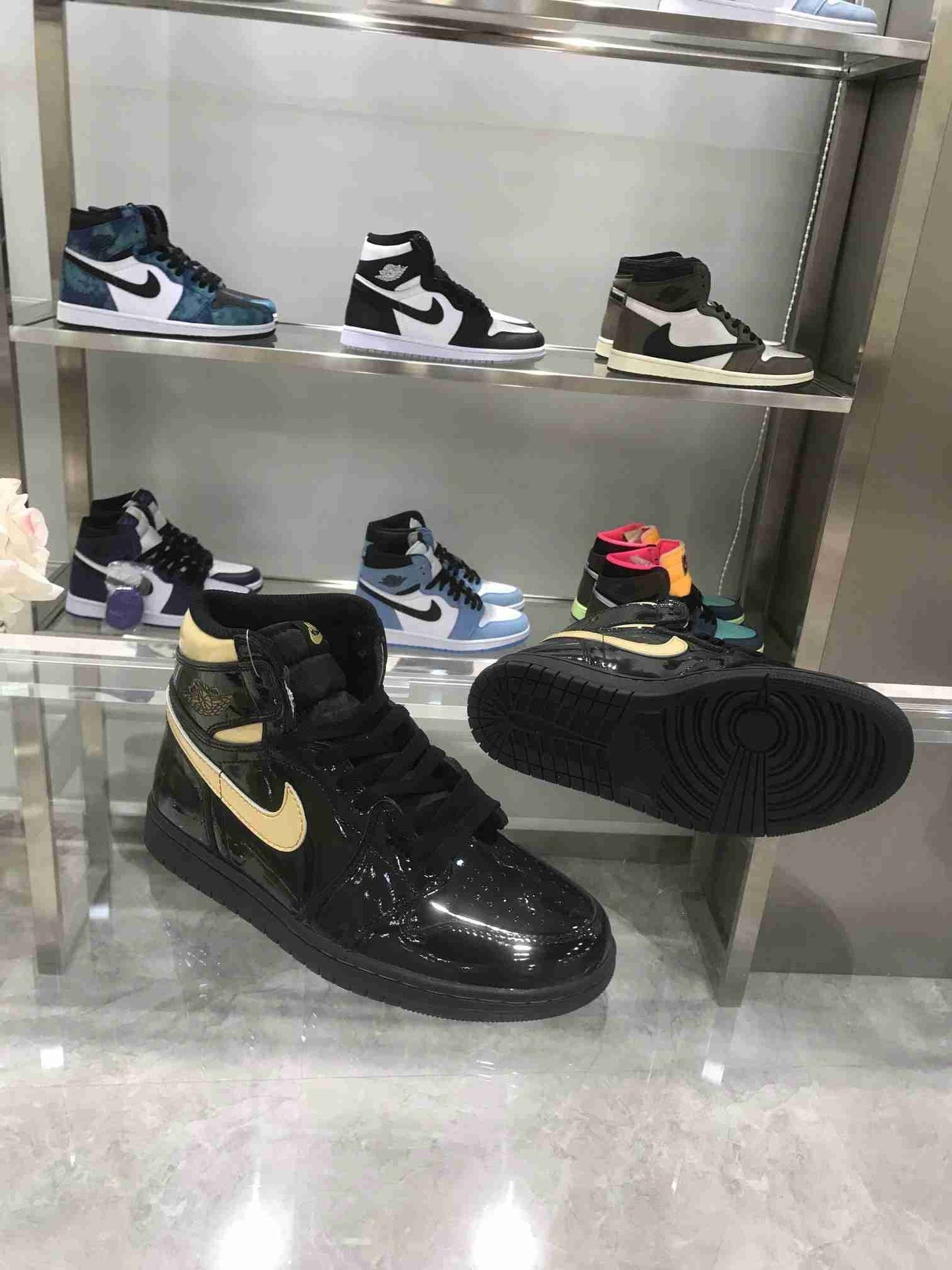 AJ 1