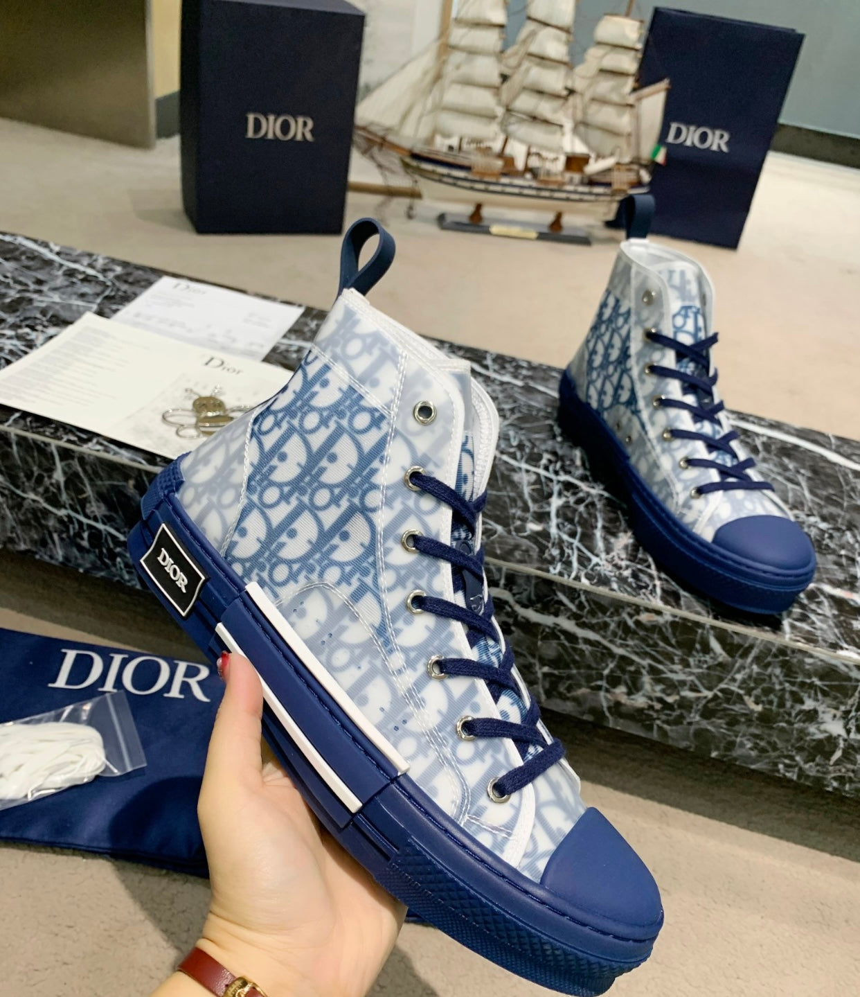 B23 Sneaker