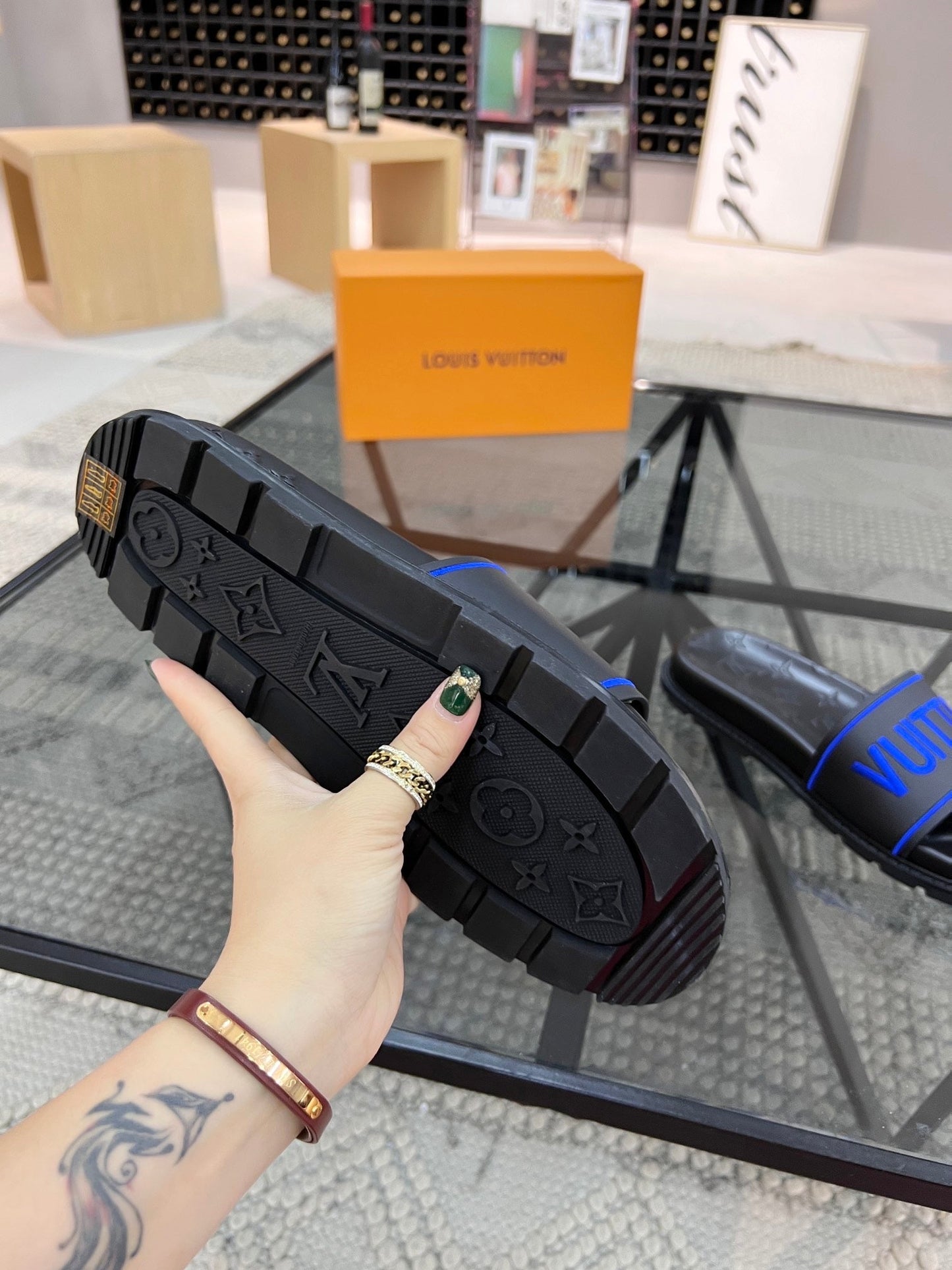 Logo Slides