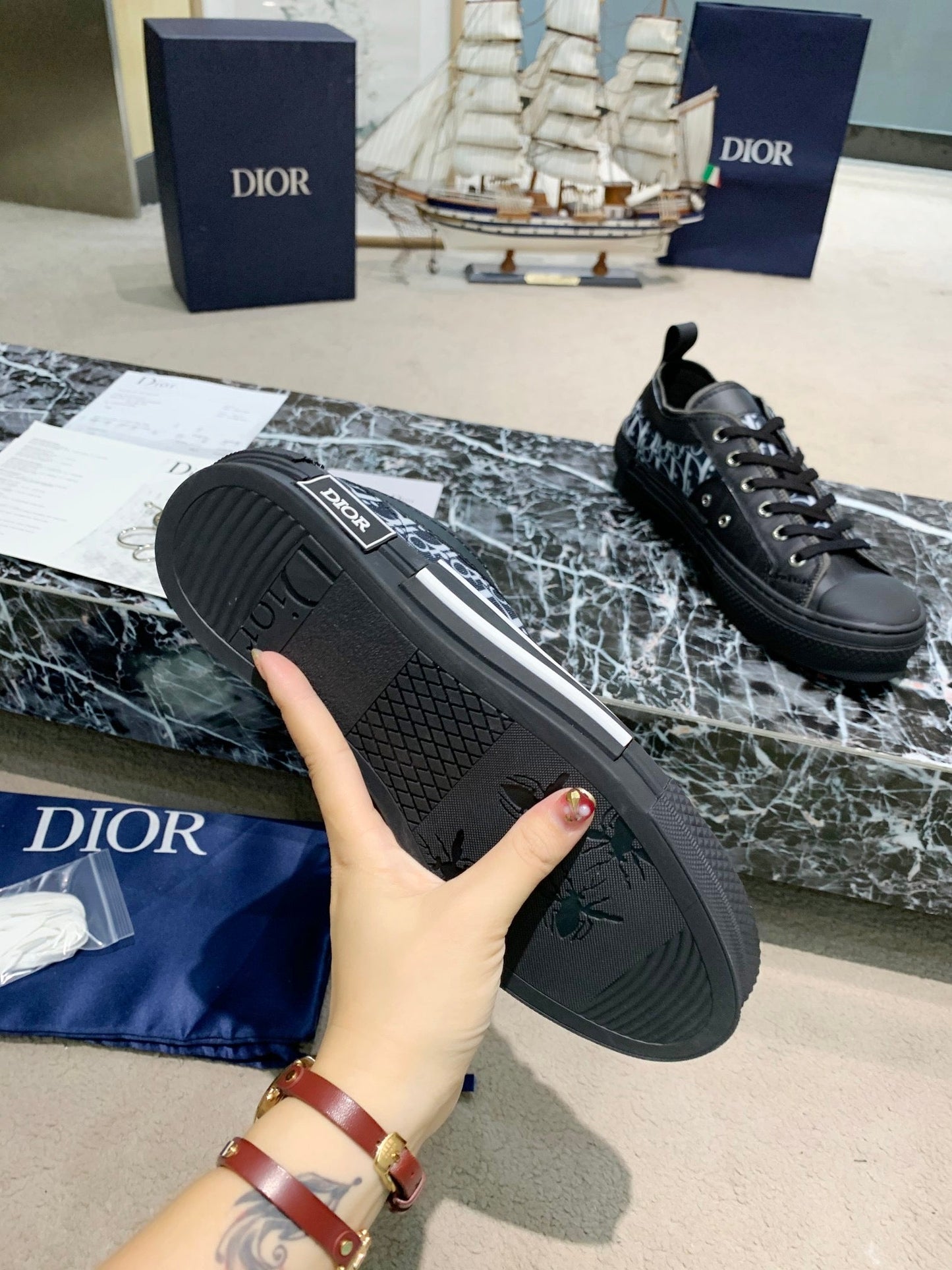 B23 Sneaker