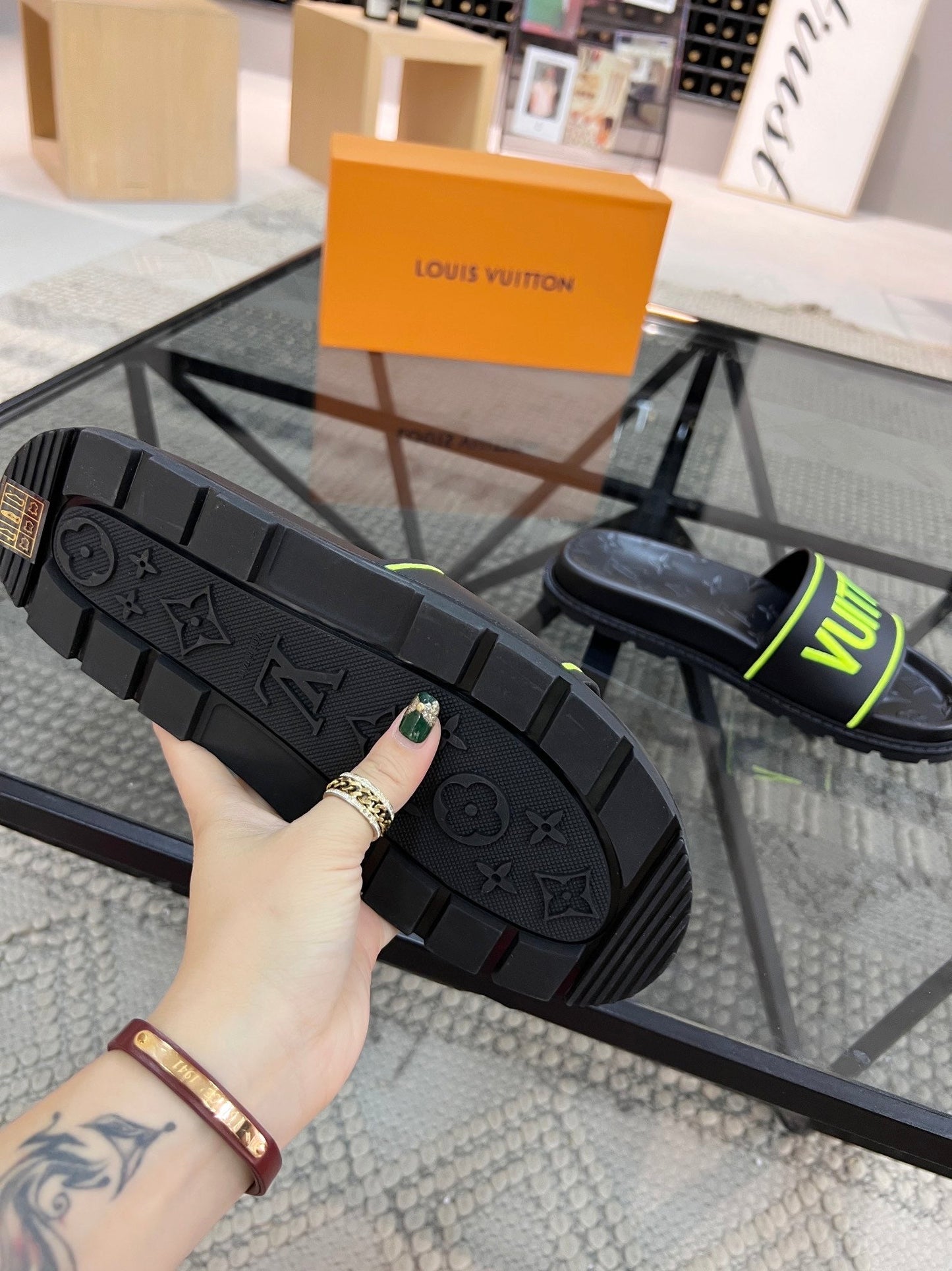 Logo Slides