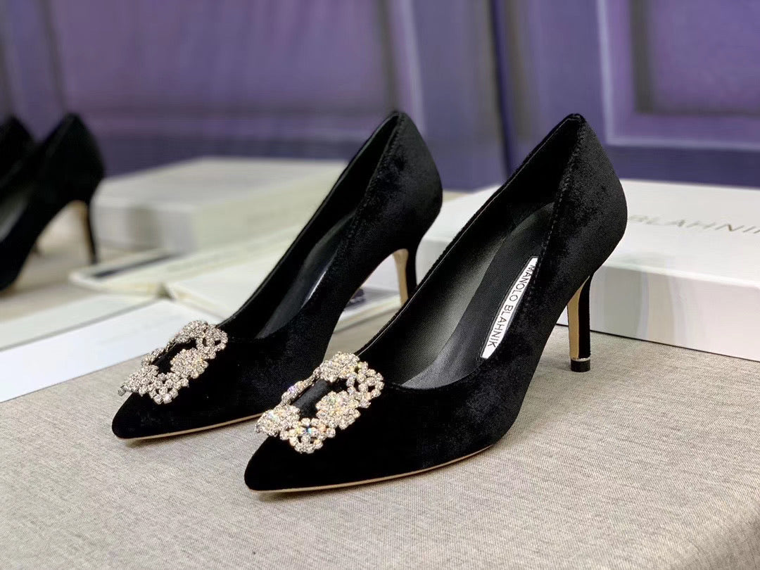 Hangisi Velvet Pumps