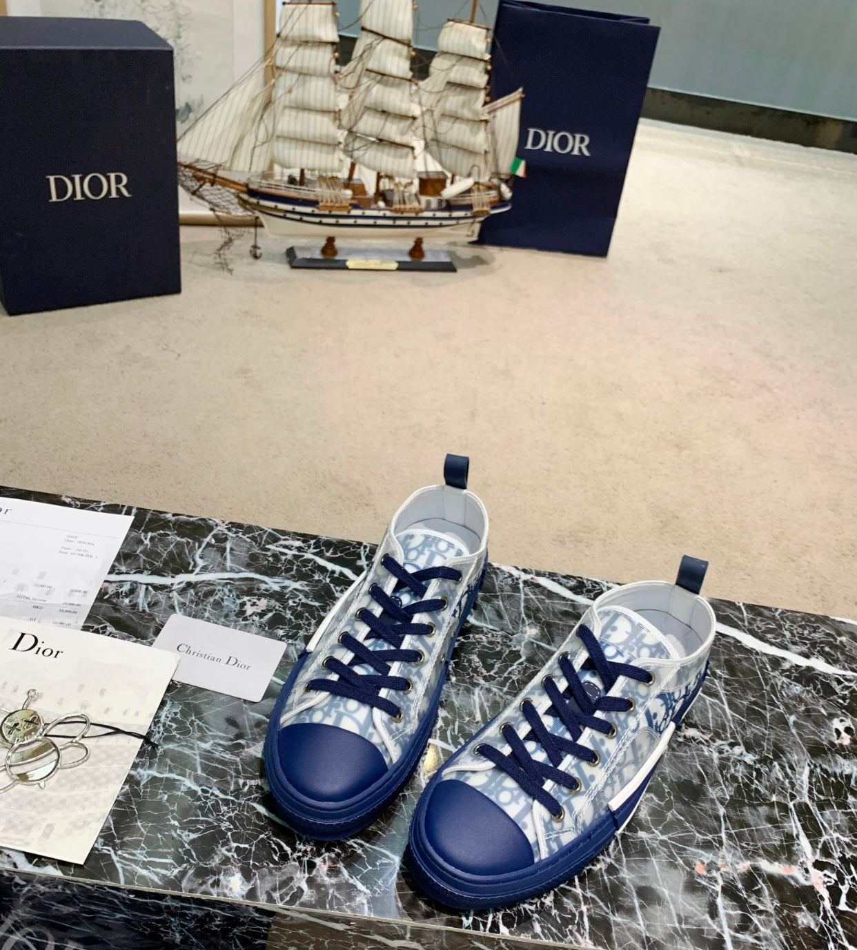 B23 Sneaker