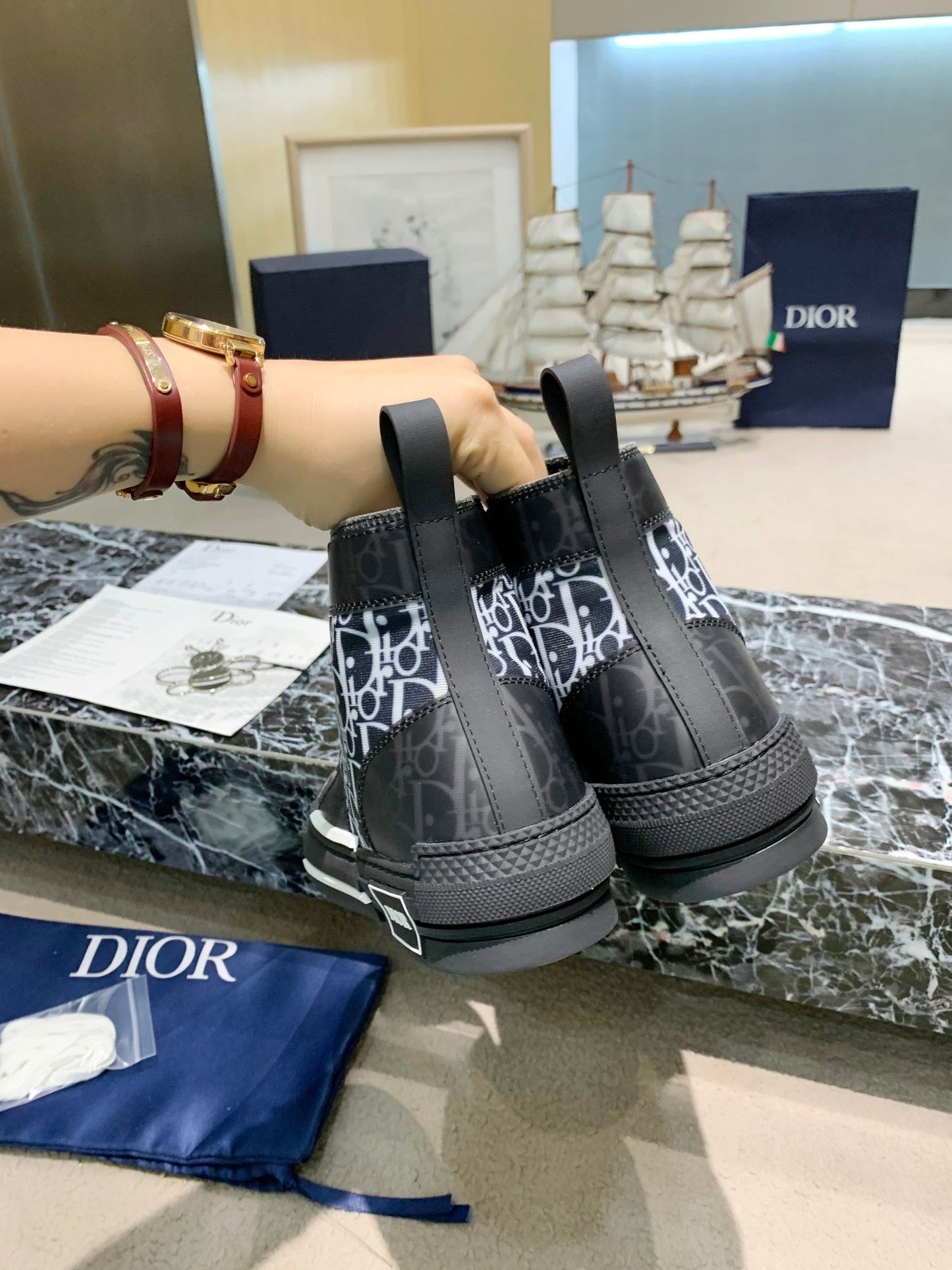 B23 Sneaker