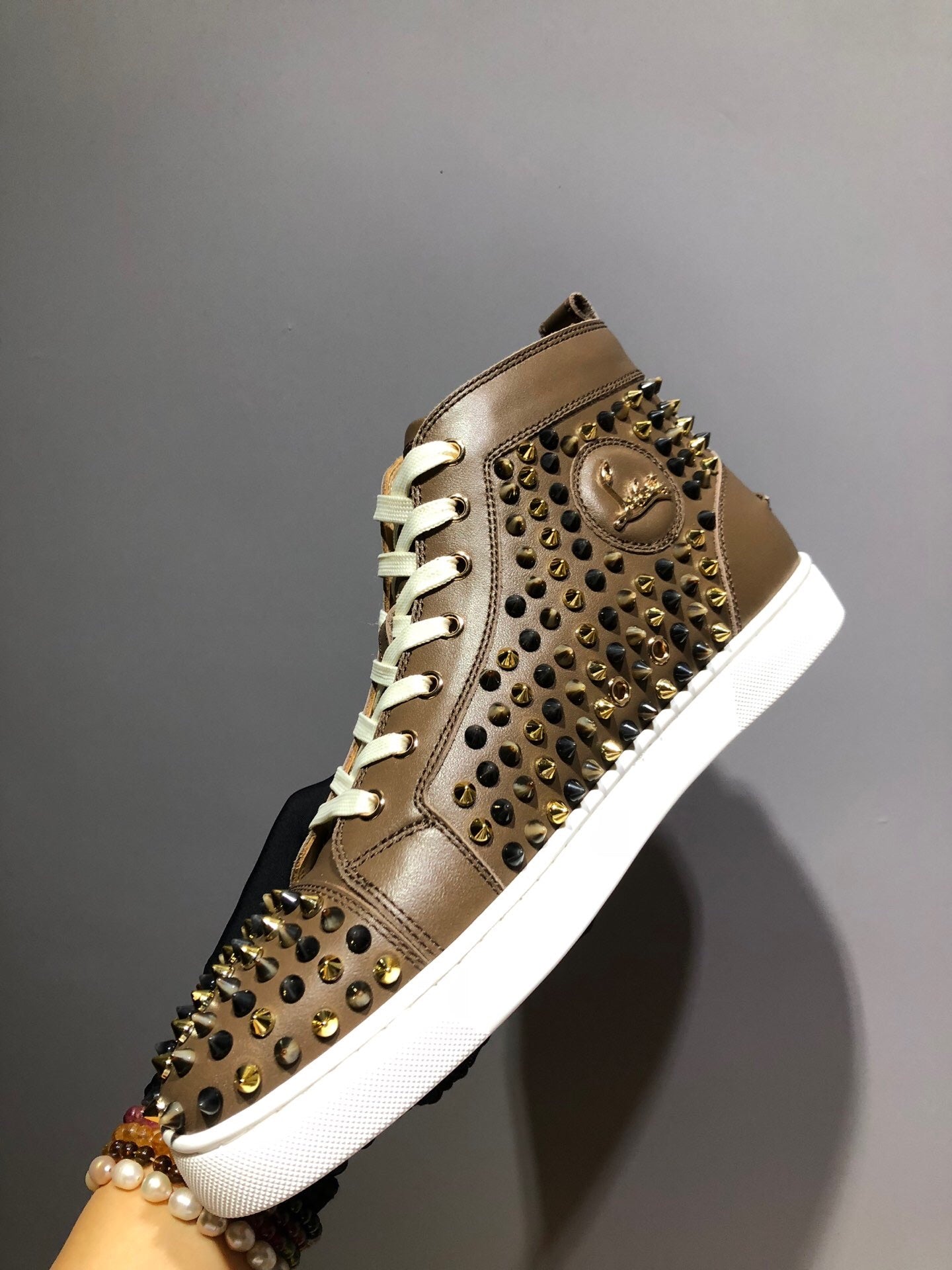 Louis Spikes Womens
