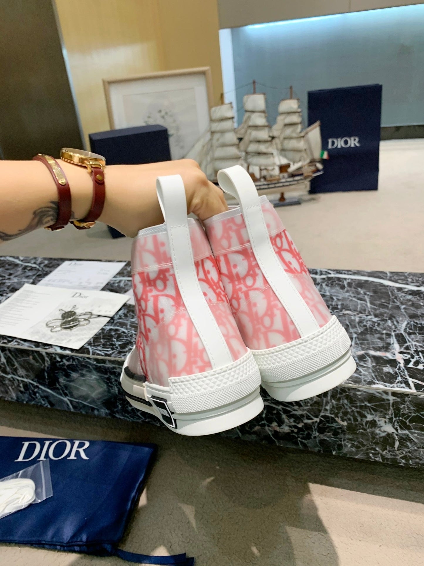 B23 Sneaker