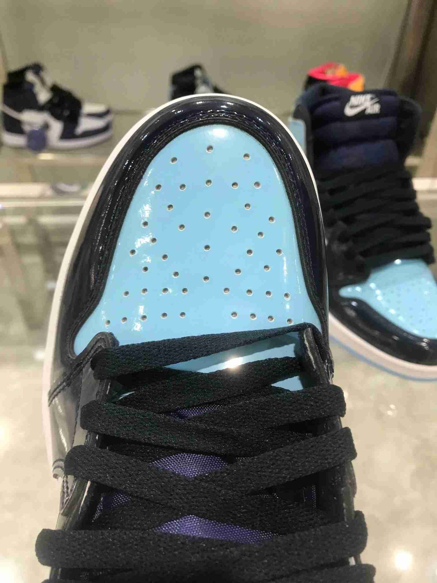 AJ 1