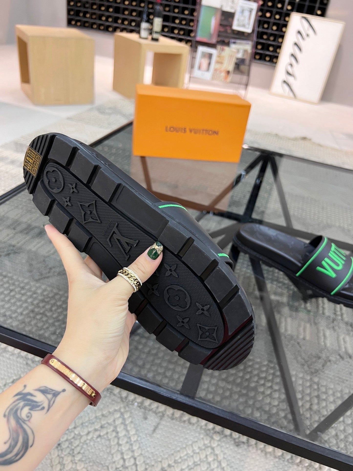 Logo Slides