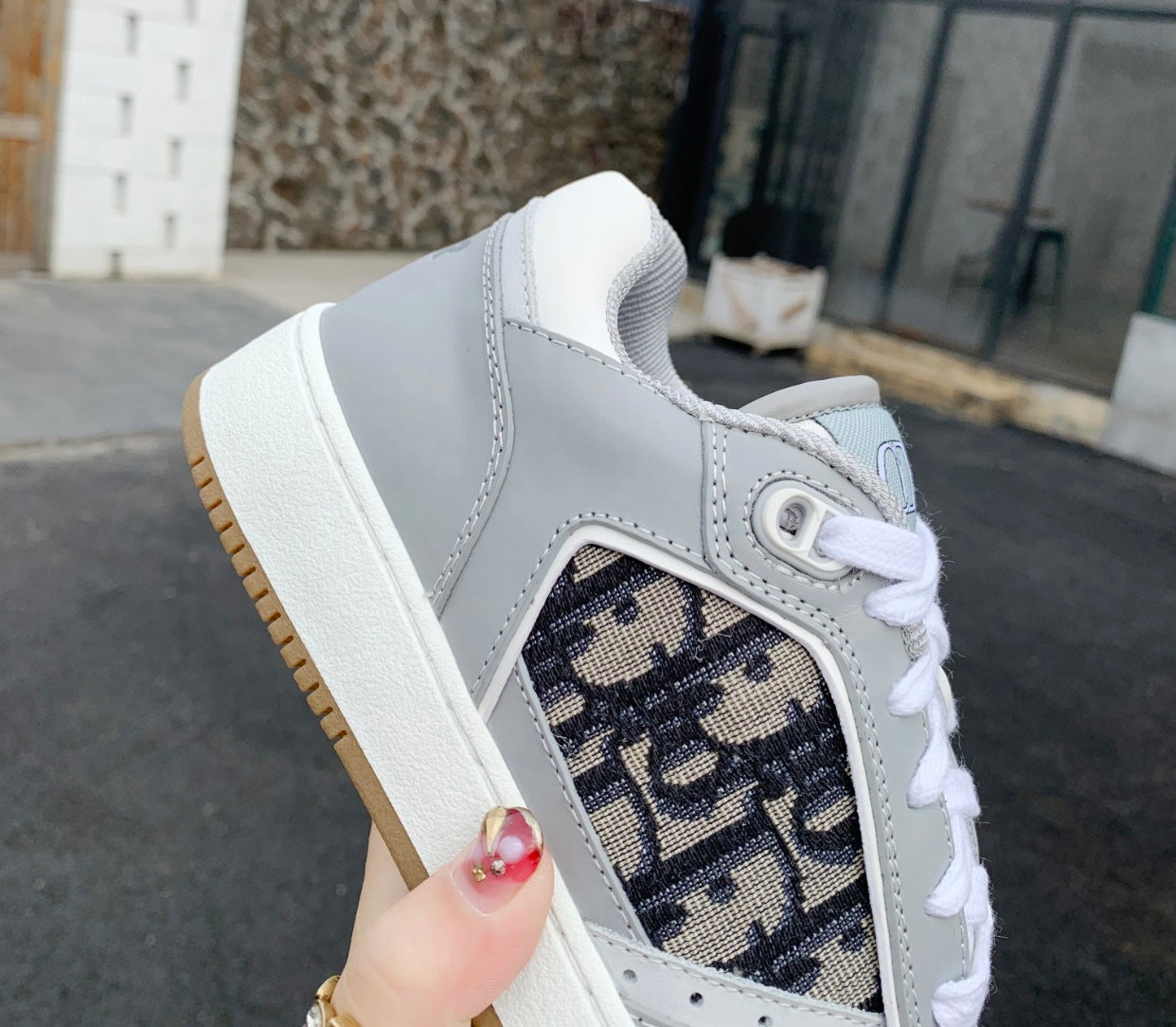 B27 Sneaker