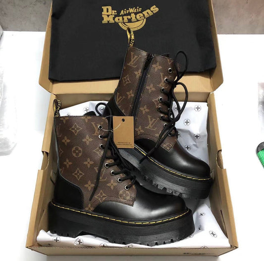 Logo Boots