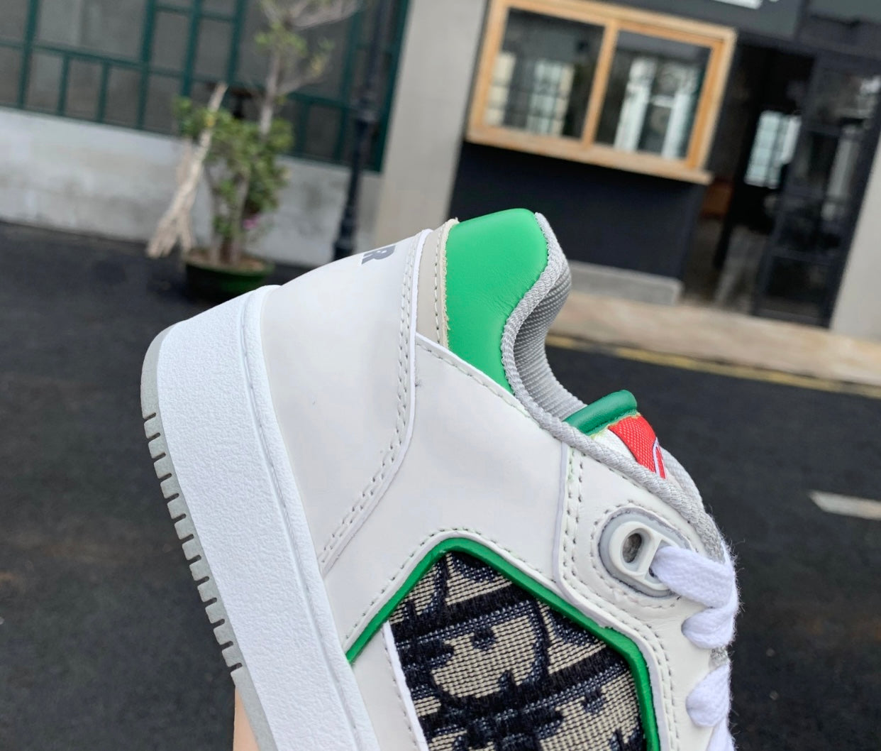 B27 Sneaker
