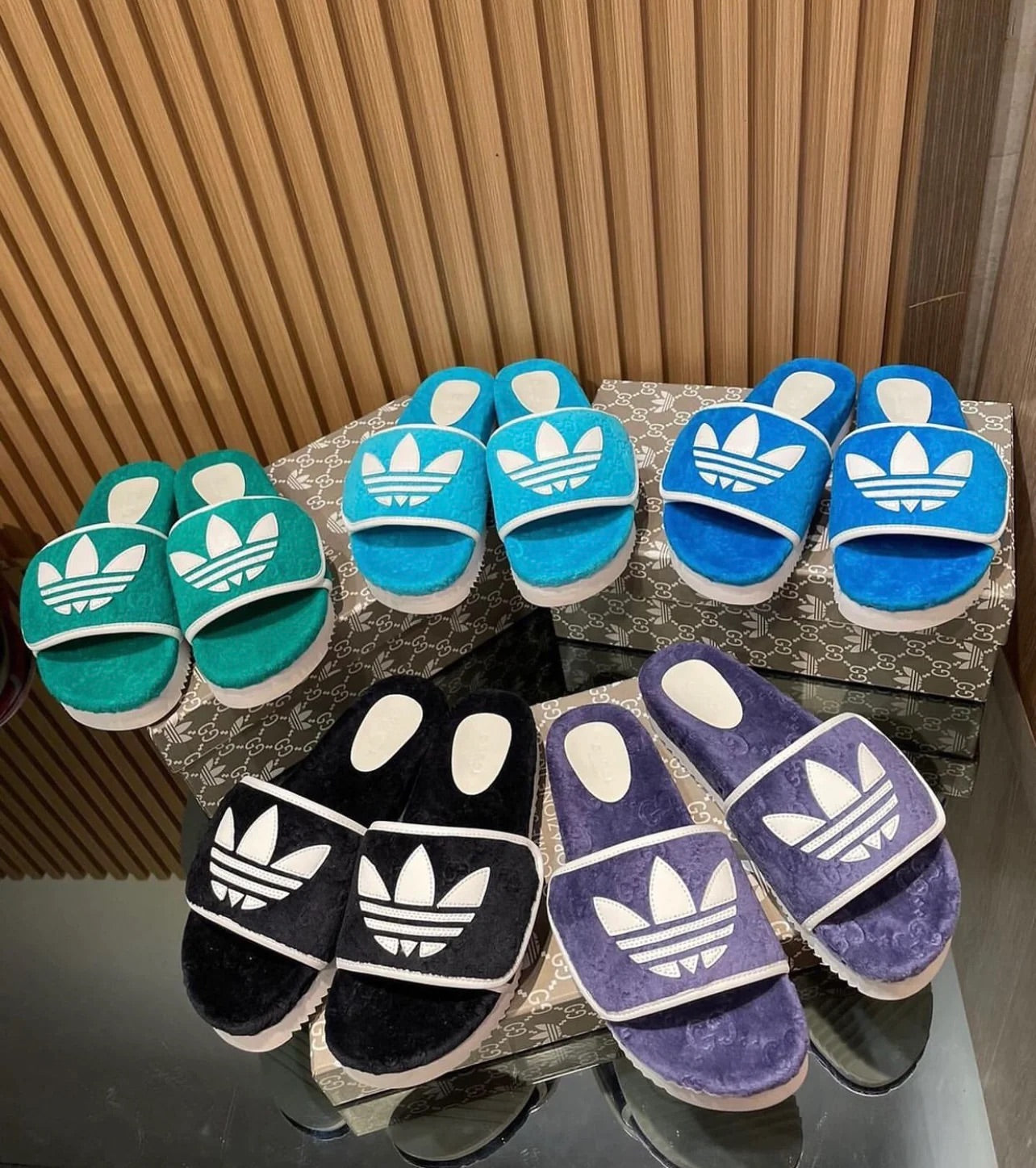 Logo Slides
