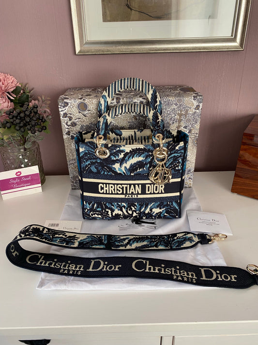 Lady D Medium