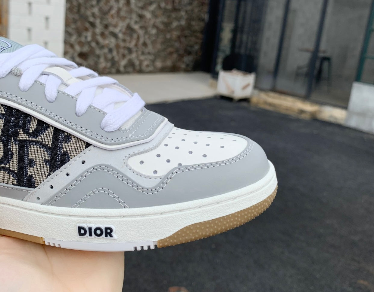 B27 Sneaker